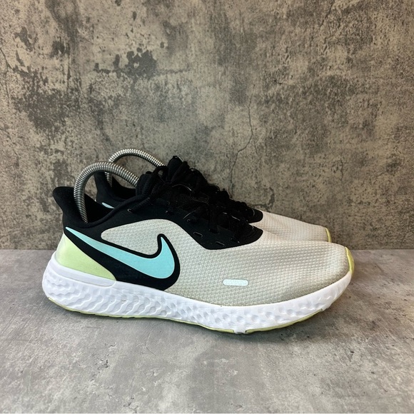 Nike Revolution Running Shoes Womens sz 11 - white/black - Picture 1 of 7